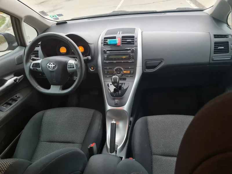 Toyota Auris 1.6i AVTOMAT, снимка 16 - Автомобили и джипове - 48069181