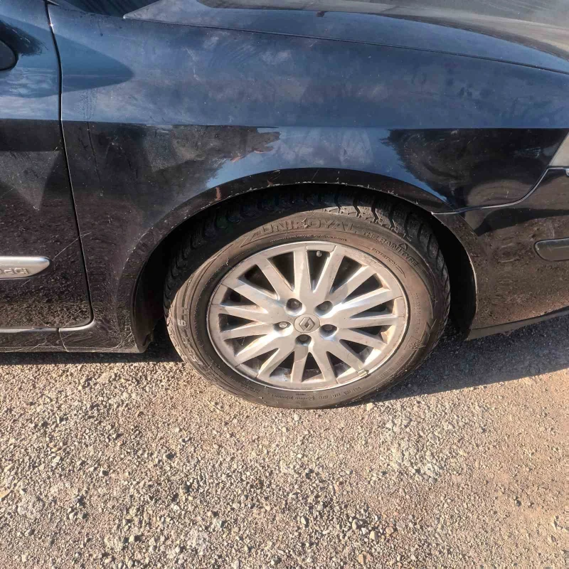 Renault Laguna 2.0 dci, снимка 5 - Автомобили и джипове - 51270094