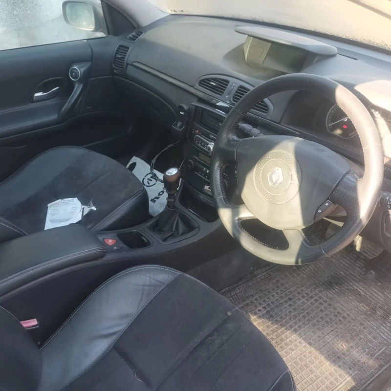 Renault Laguna 2.0 dci, снимка 8 - Автомобили и джипове - 51270094