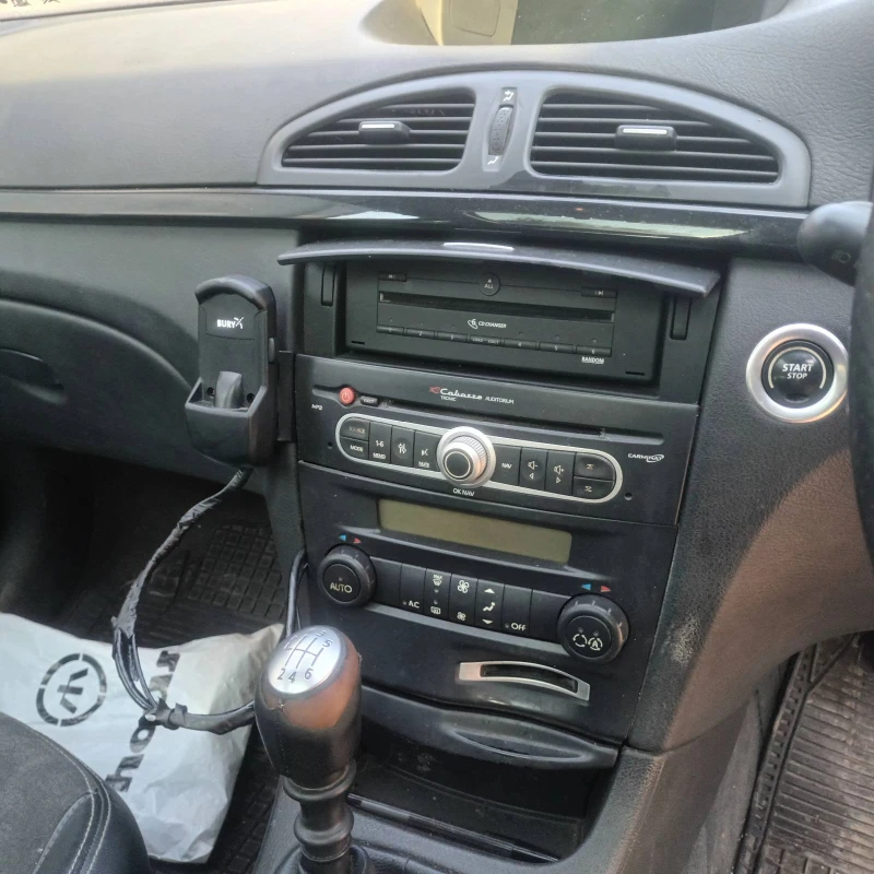Renault Laguna 2.0 dci, снимка 9 - Автомобили и джипове - 51270094