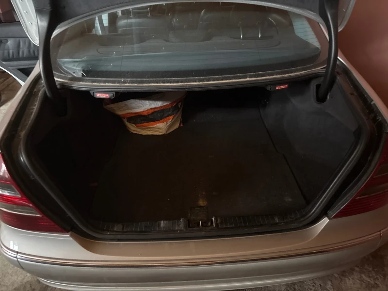 Mercedes-Benz E 270, снимка 4 - Автомобили и джипове - 52662922