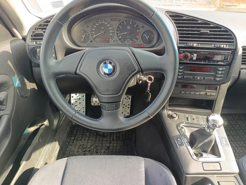 BMW 320, снимка 14 - Автомобили и джипове - 52799368