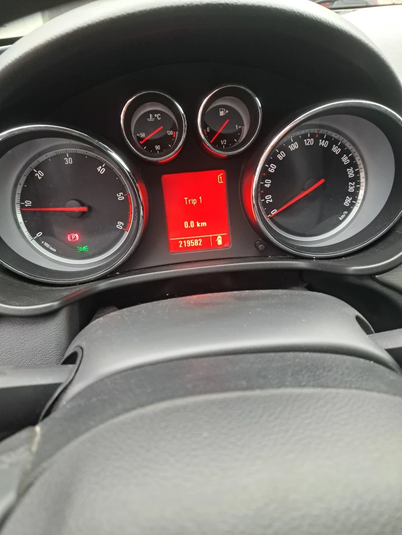 Opel Insignia, снимка 8 - Автомобили и джипове - 53169235