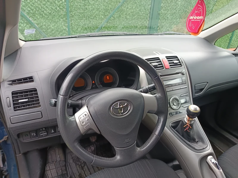 Toyota Auris, снимка 16 - Автомобили и джипове - 53293352