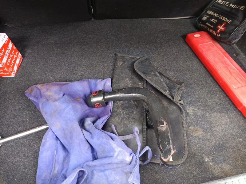 Toyota Auris, снимка 10 - Автомобили и джипове - 53293352