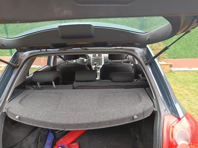 Toyota Auris, снимка 9 - Автомобили и джипове - 53293352