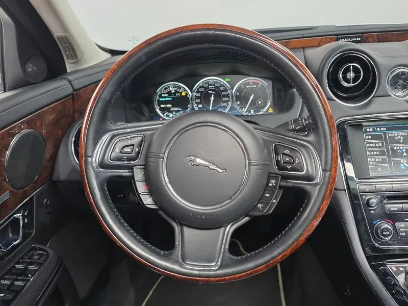 Jaguar Xj 3.0D, снимка 13 - Автомобили и джипове - 54454355
