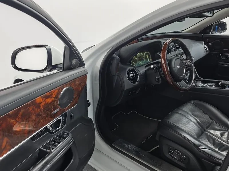 Jaguar Xj 3.0D, снимка 12 - Автомобили и джипове - 54454355
