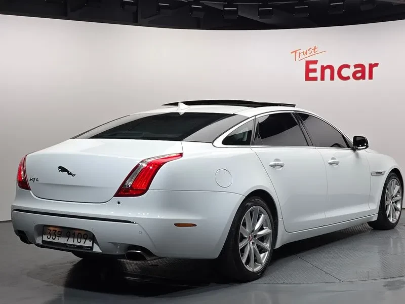 Jaguar Xj 3.0D, снимка 2 - Автомобили и джипове - 54454355