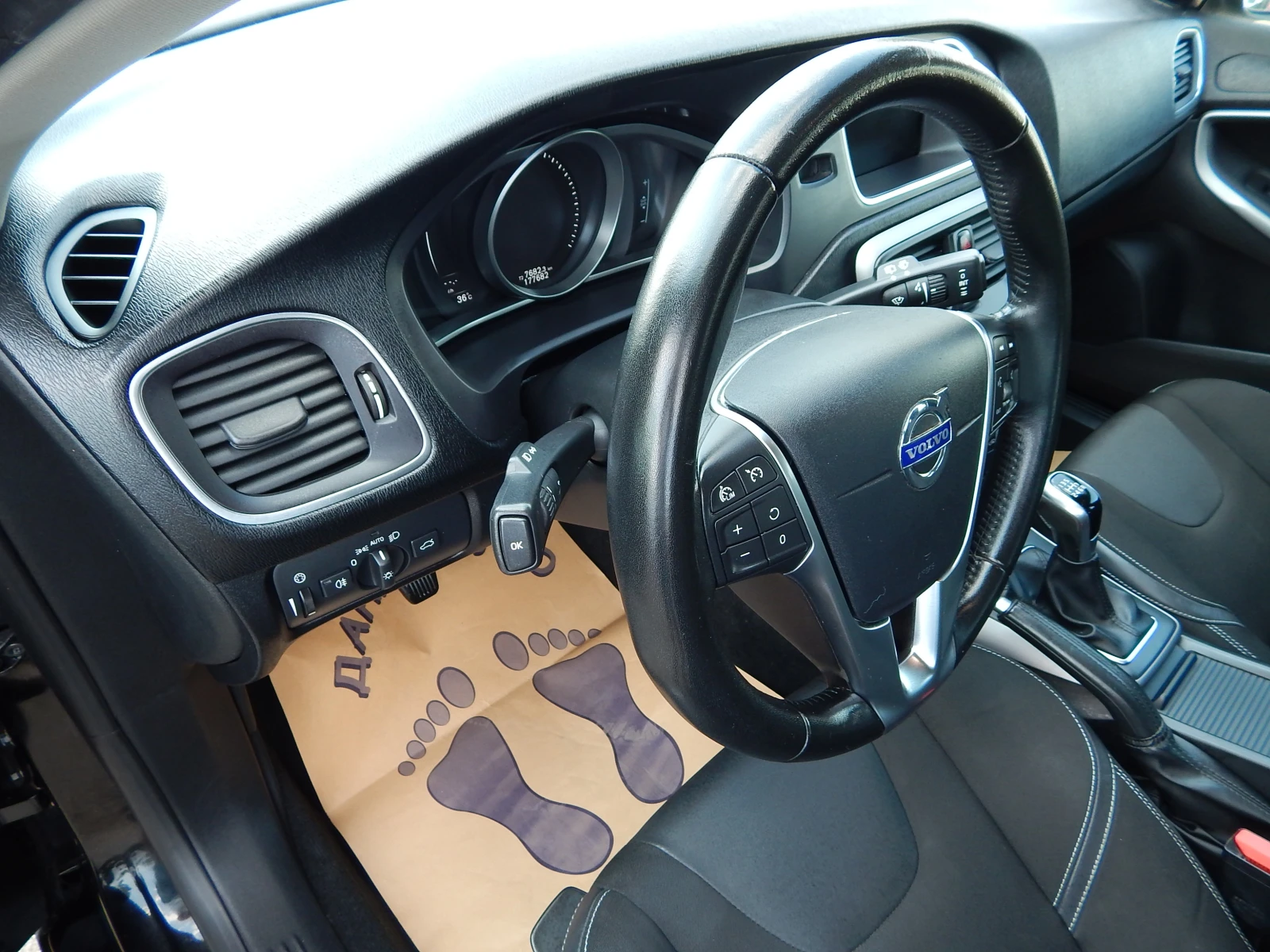 Volvo V40 2.0i - изображение 9