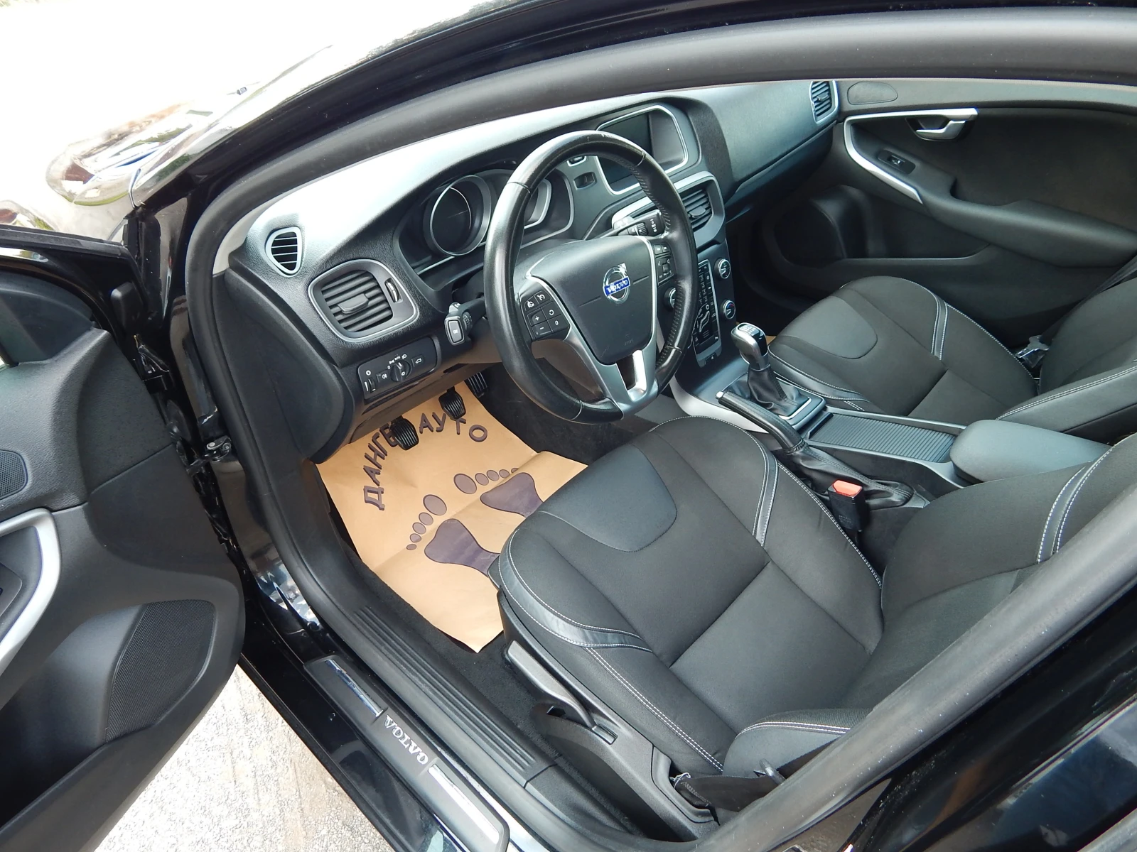 Volvo V40 2.0i - изображение 10