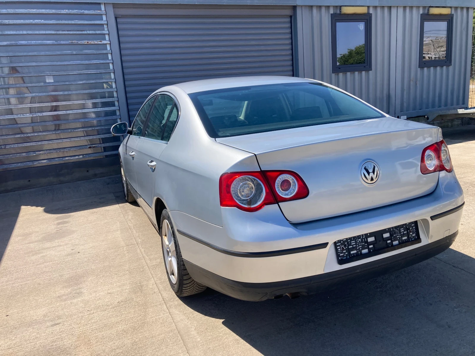 VW Passat 2.0 TDI, снимка 5 - Автомобили и джипове - 53047486