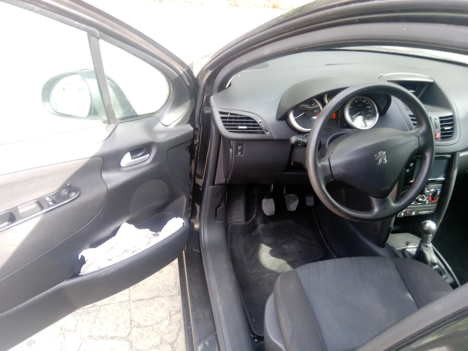 Peugeot 207, снимка 12 - Автомобили и джипове - 54174053