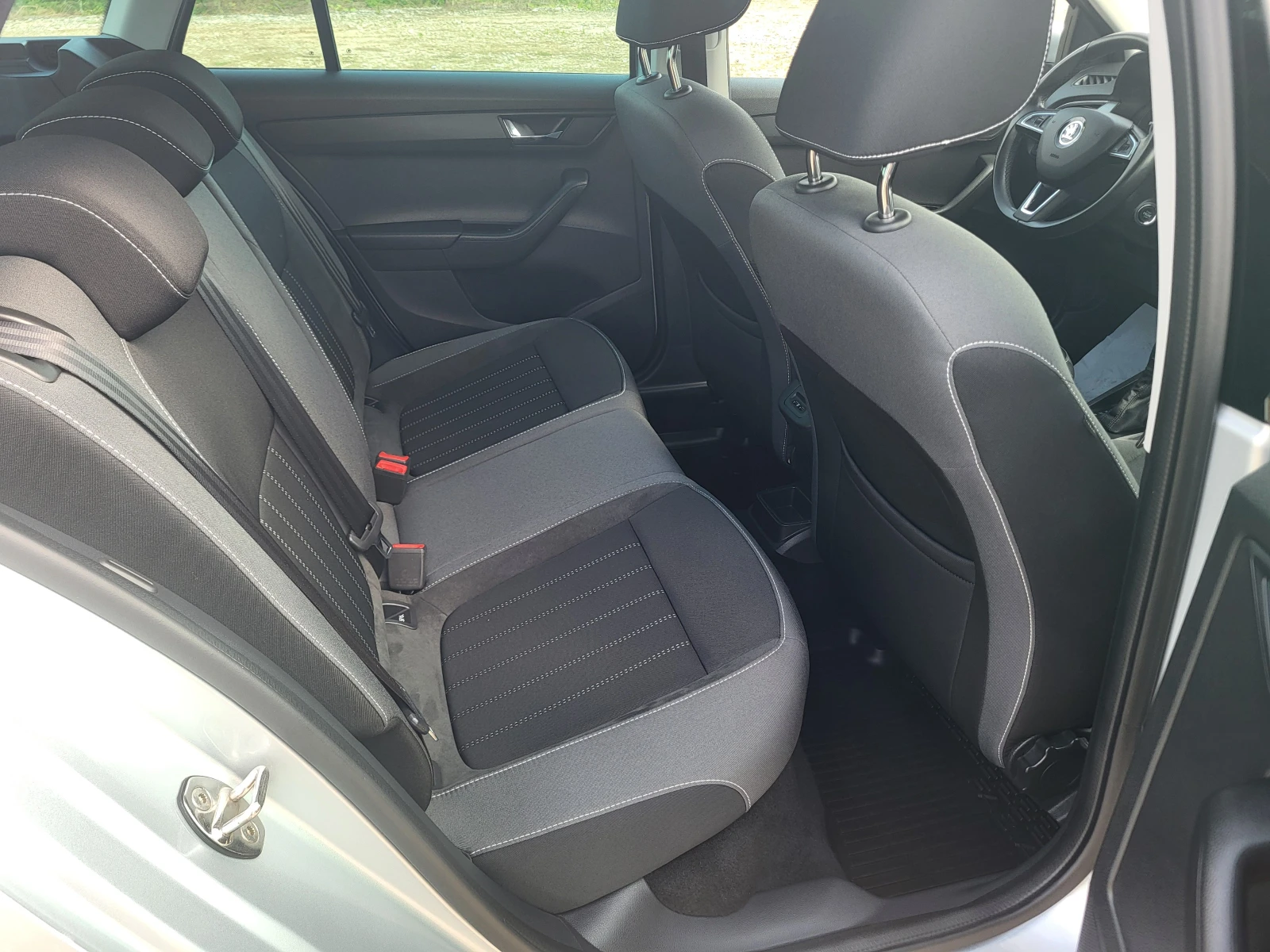 Skoda Fabia 1.0i * АВТОМАТИК* , снимка 12 - Автомобили и джипове - 54832123