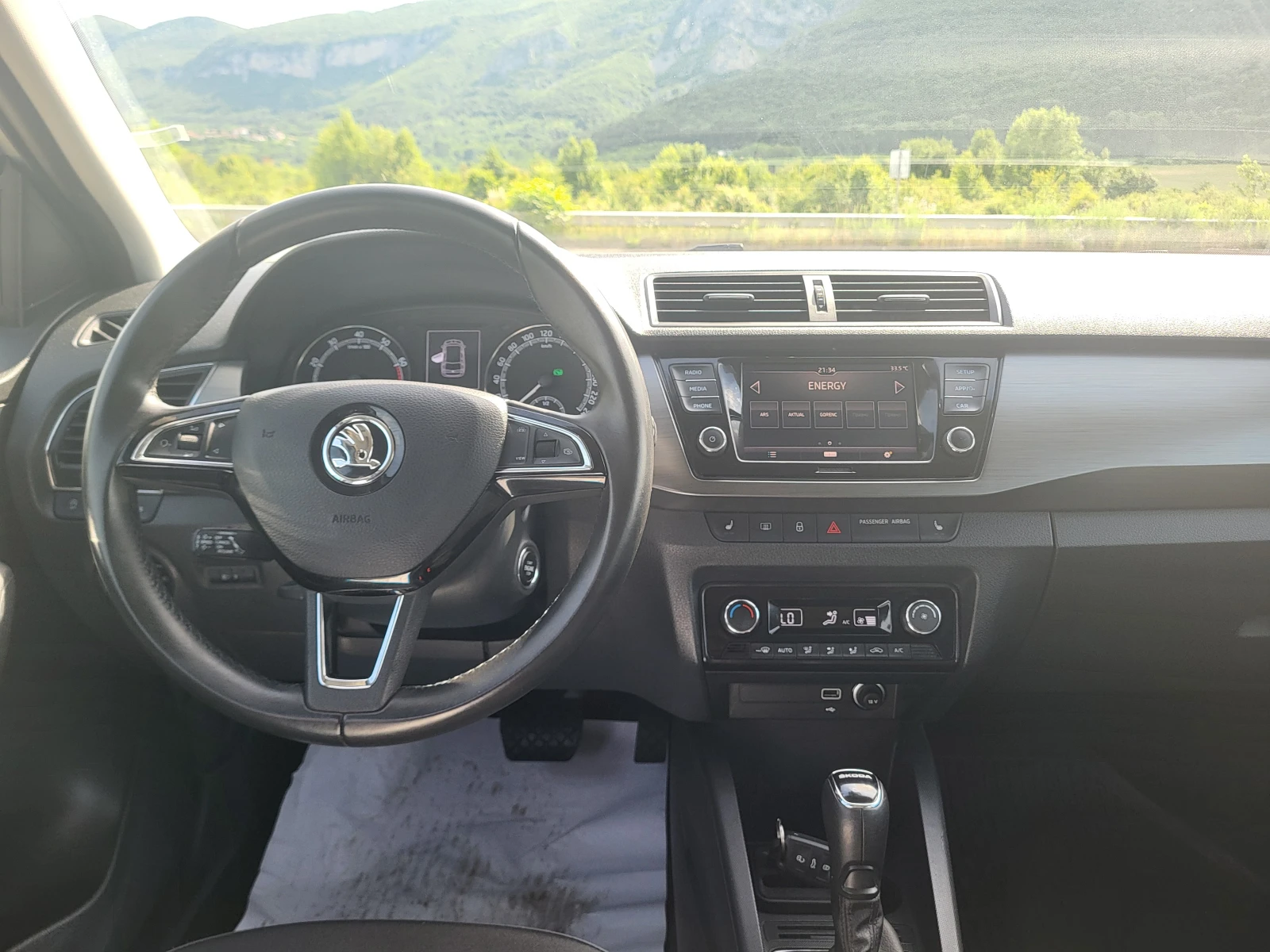 Skoda Fabia 1.0i * АВТОМАТИК* , снимка 15 - Автомобили и джипове - 54832123