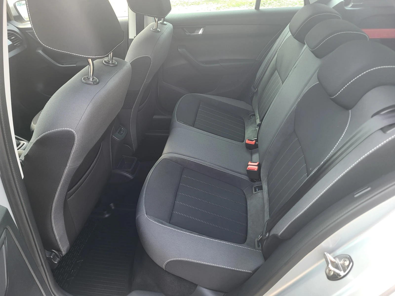 Skoda Fabia 1.0i * АВТОМАТИК* , снимка 10 - Автомобили и джипове - 54832123