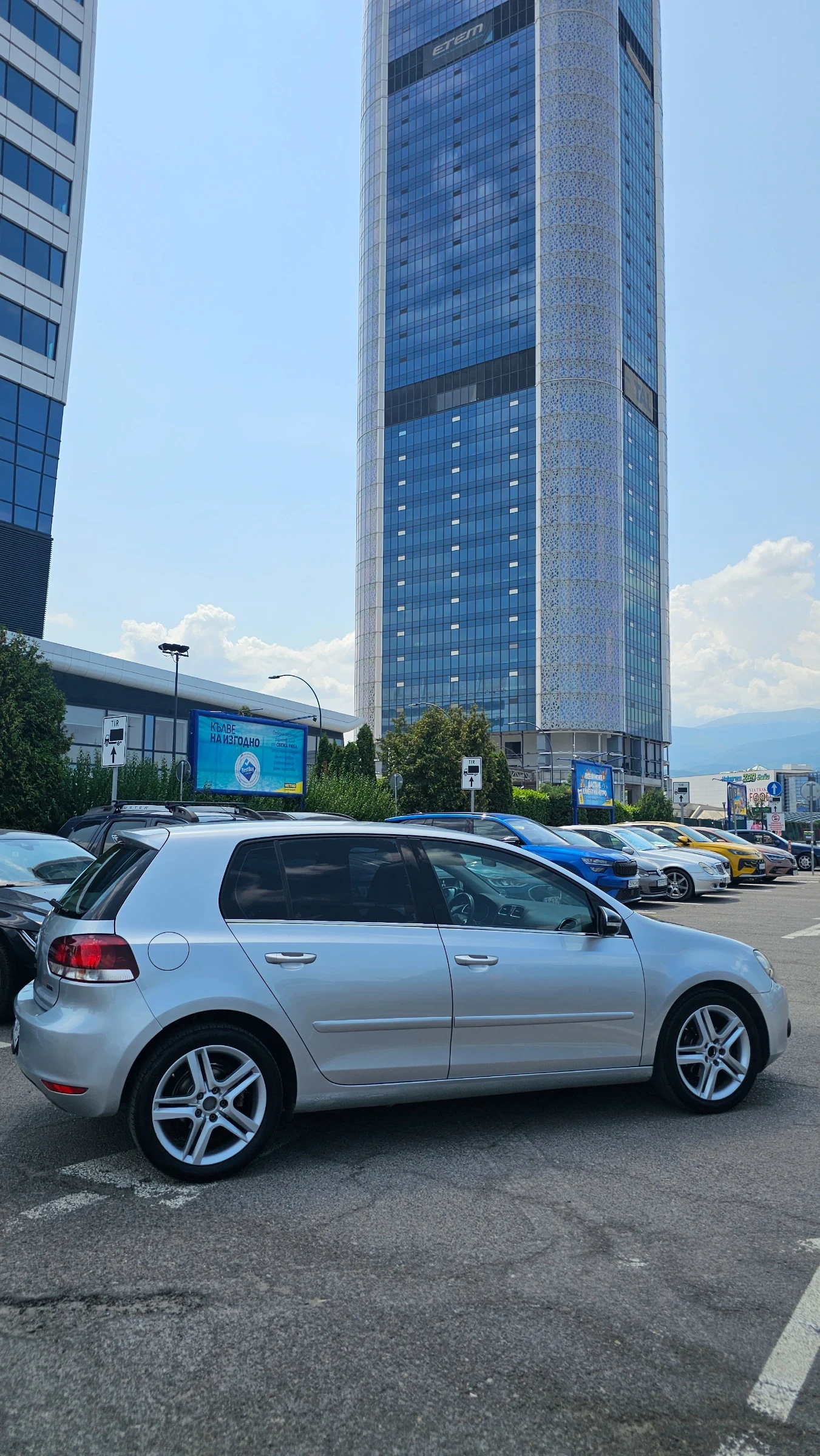 VW Golf 1.6 * ФАБРИЧНА ГАЗ* /ЛИЗИНГ/, снимка 5 - Автомобили и джипове - 55661763