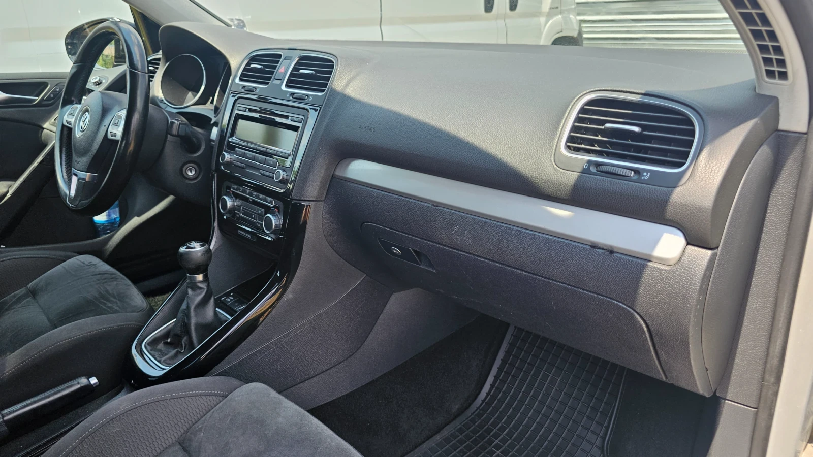 VW Golf 1.6 * ФАБРИЧНА ГАЗ* /ЛИЗИНГ/, снимка 16 - Автомобили и джипове - 55661763