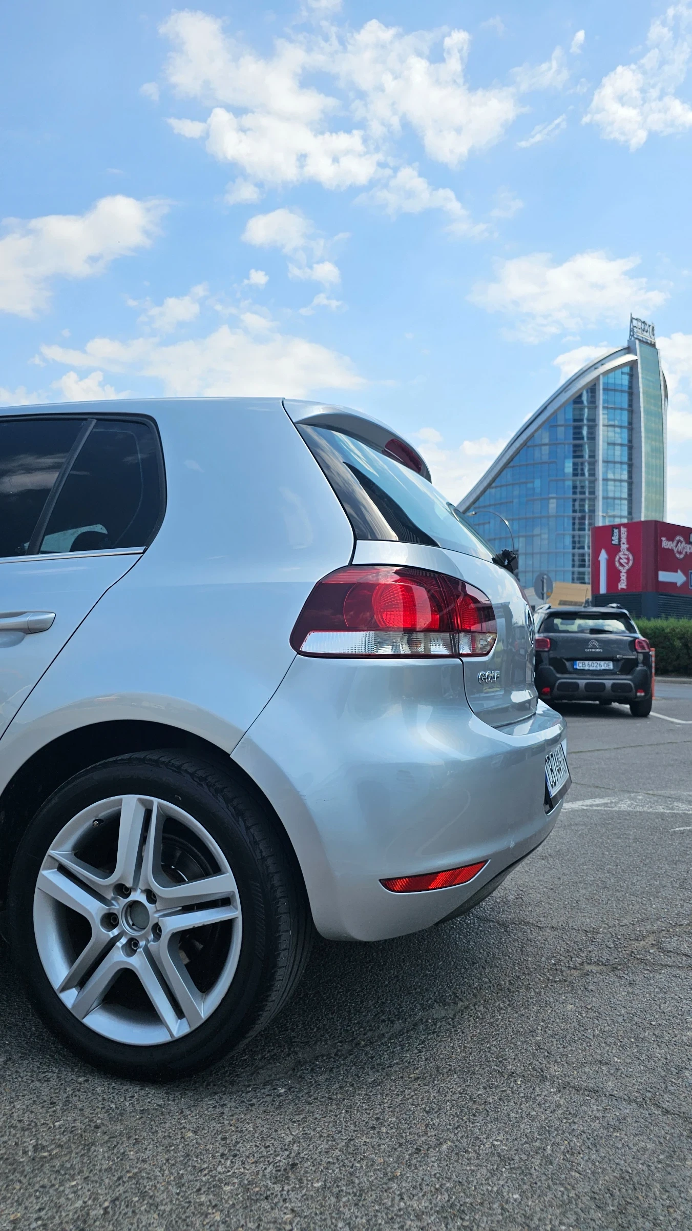 VW Golf 1.6 * ФАБРИЧНА ГАЗ* /ЛИЗИНГ/, снимка 8 - Автомобили и джипове - 55661763