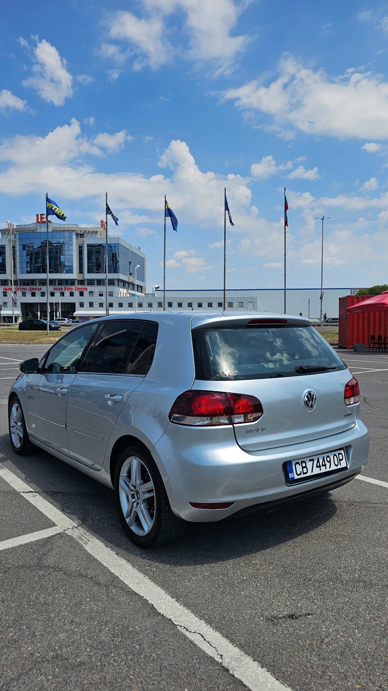 VW Golf 1.6 * ФАБРИЧНА ГАЗ* /ЛИЗИНГ/, снимка 7 - Автомобили и джипове - 55661763