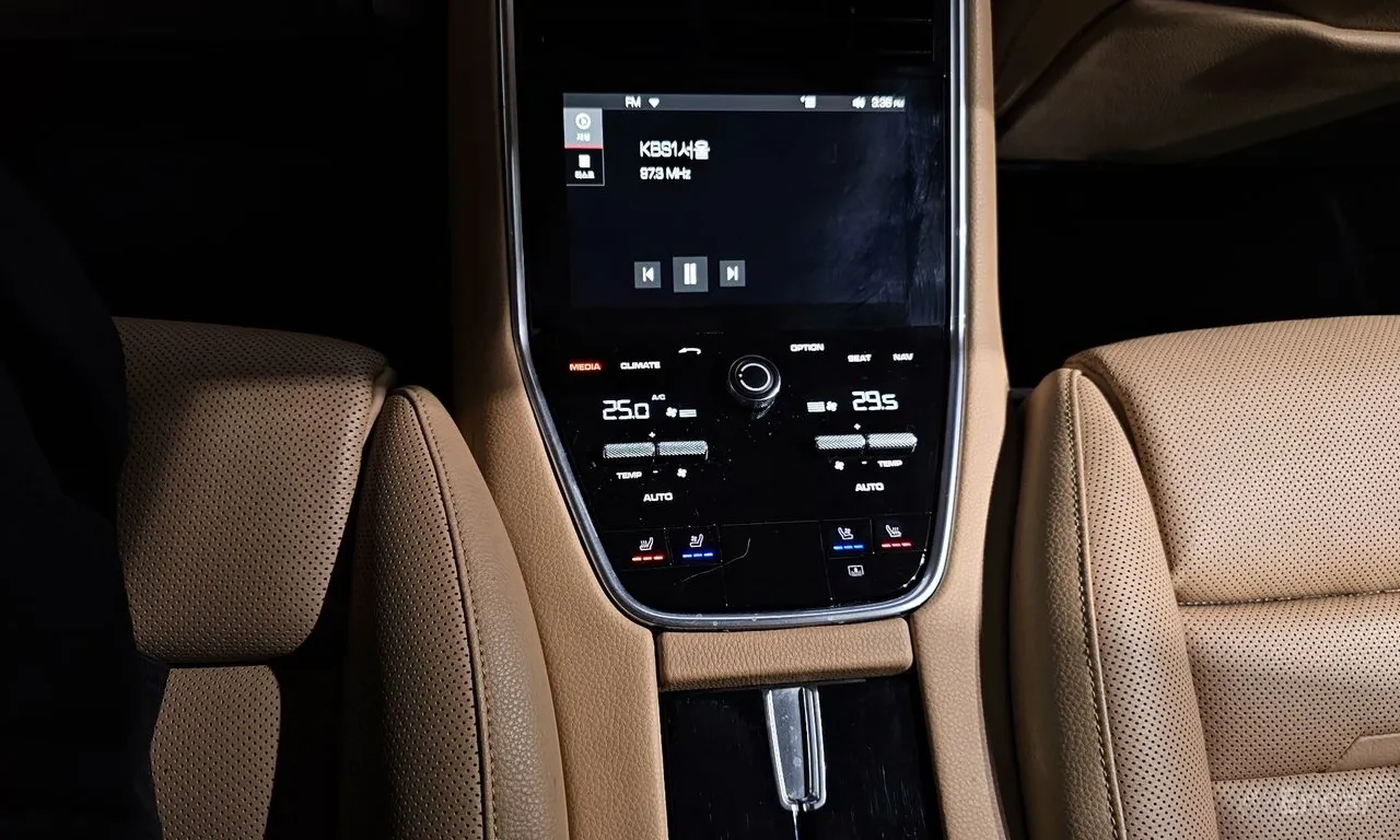 Porsche Panamera 4S* BOSE* Porsche Dynamic Chassis Control Sport, снимка 14 - Автомобили и джипове - 55834033