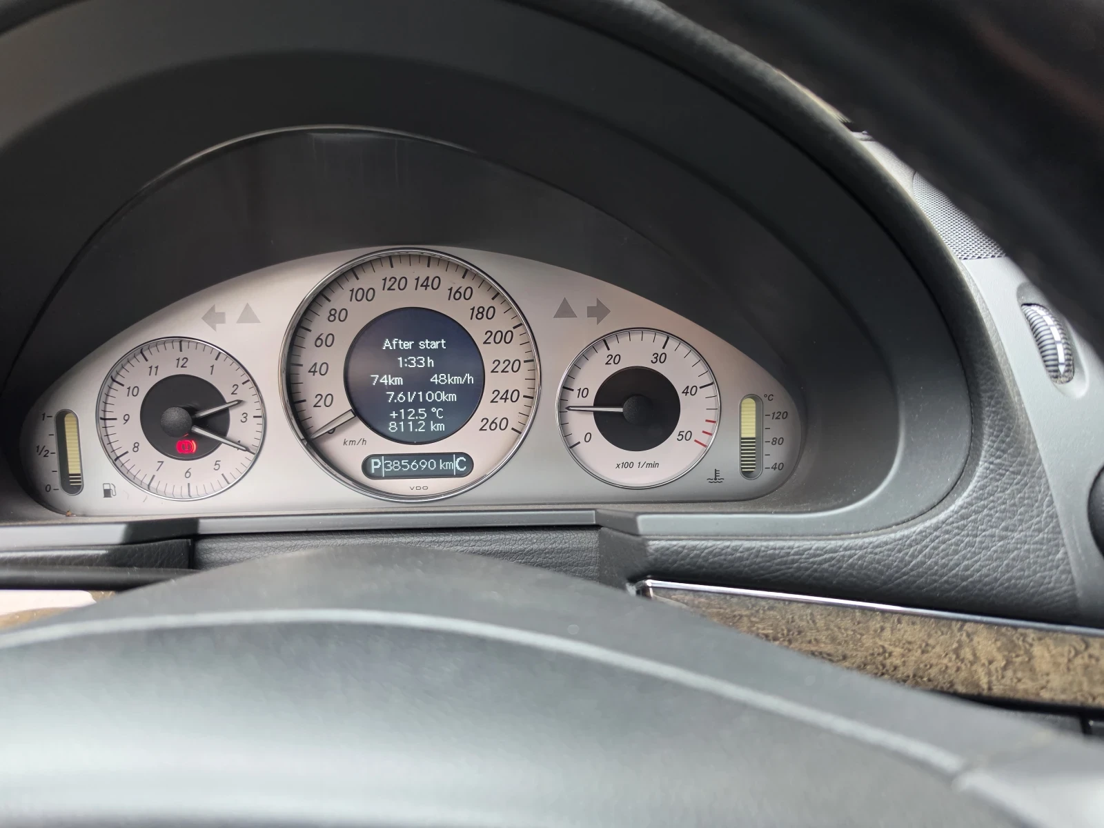 Mercedes-Benz E 320, снимка 11 - Автомобили и джипове - 56724230