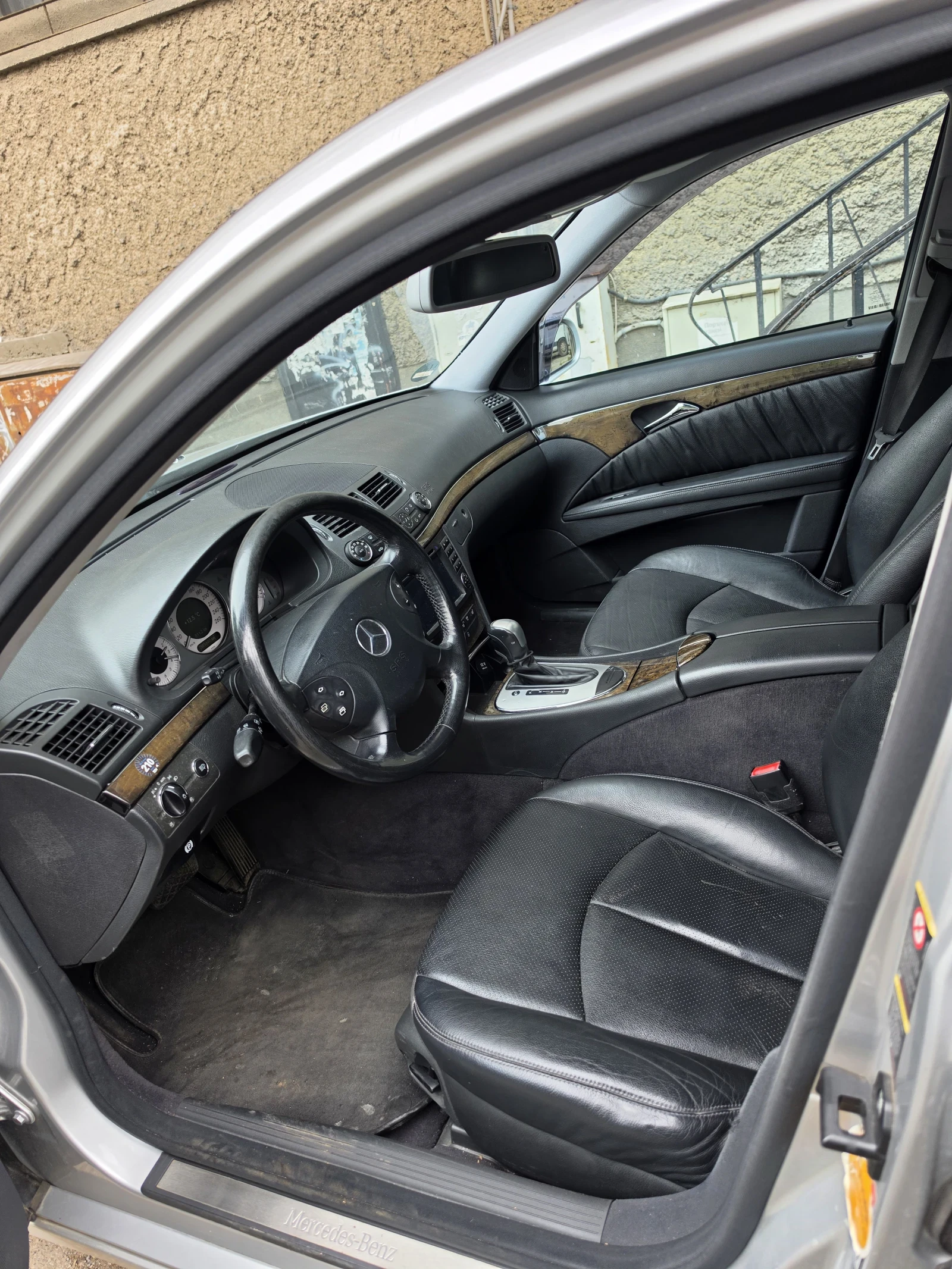 Mercedes-Benz E 320, снимка 6 - Автомобили и джипове - 56724230