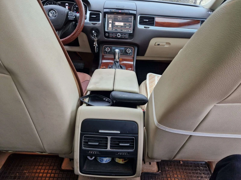 VW Touareg, снимка 14 - Автомобили и джипове - 48270927