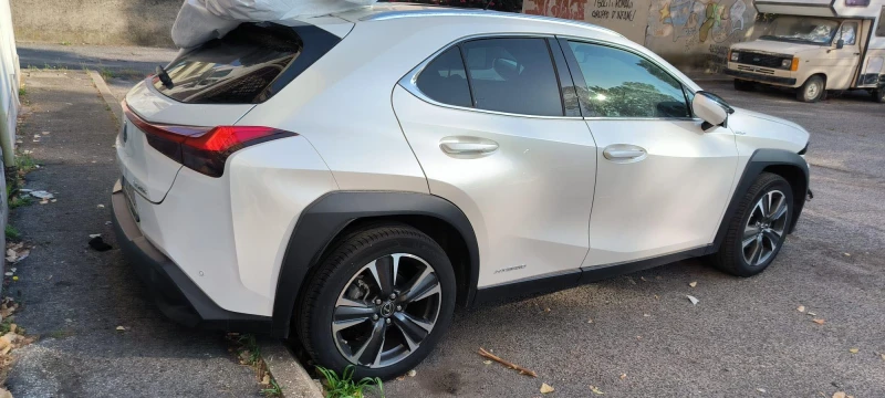 Lexus UX 250h Хибрид, снимка 3 - Автомобили и джипове - 48395195