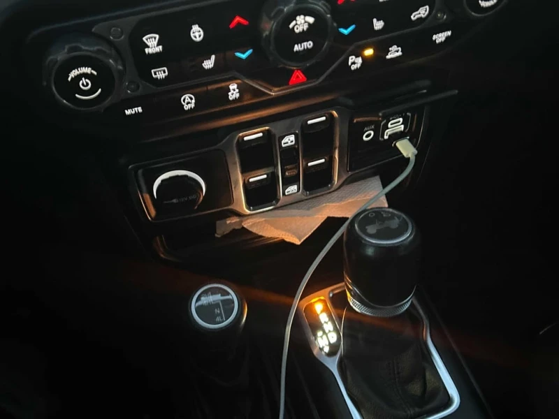 Jeep Wrangler * Unlimited Altitude * CARFAX * ПОДГРЕВИ * 4WD * , снимка 11 - Автомобили и джипове - 53345012