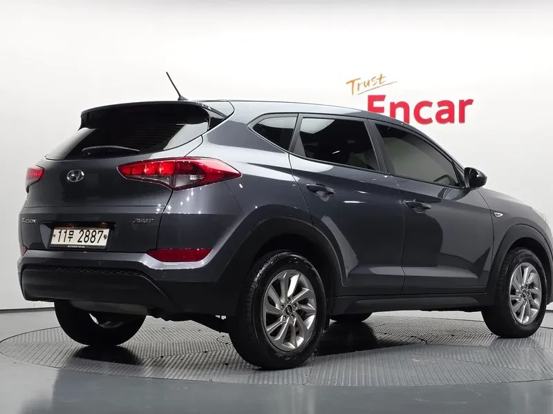 Hyundai Tucson 1.7 2WD STYLE, снимка 2 - Автомобили и джипове - 55801537