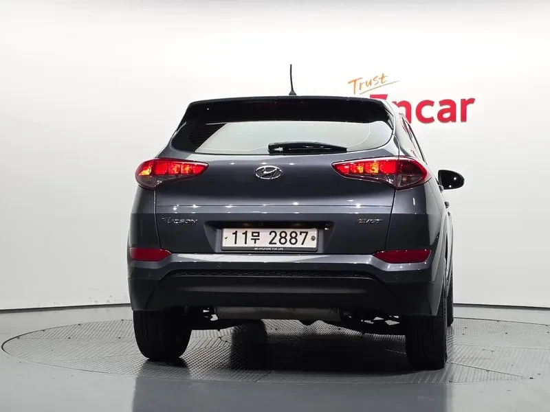 Hyundai Tucson 1.7 2WD STYLE, снимка 4 - Автомобили и джипове - 55801537