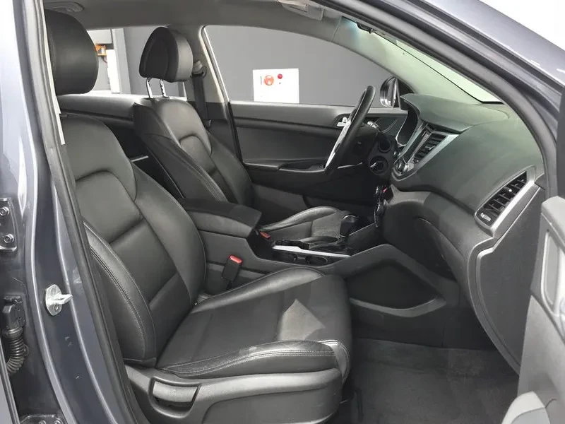 Hyundai Tucson 1.7 2WD STYLE, снимка 11 - Автомобили и джипове - 55801537