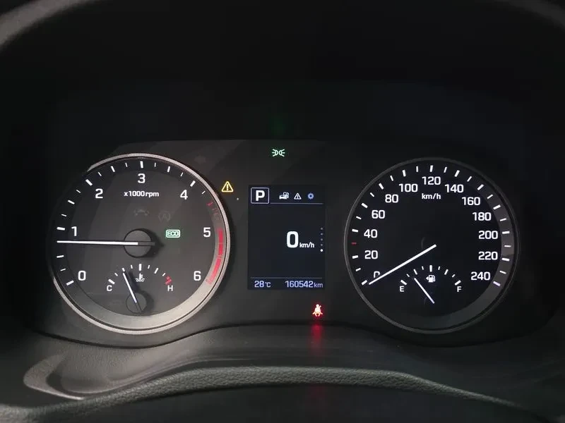 Hyundai Tucson 1.7 2WD STYLE, снимка 8 - Автомобили и джипове - 55801537