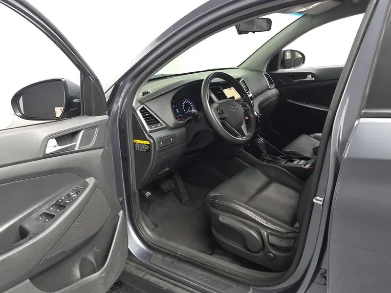 Hyundai Tucson 1.7 2WD STYLE, снимка 10 - Автомобили и джипове - 55801537