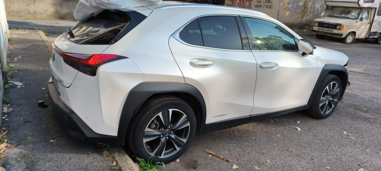 Lexus UX 250h Хибрид, снимка 3 - Автомобили и джипове - 53945791