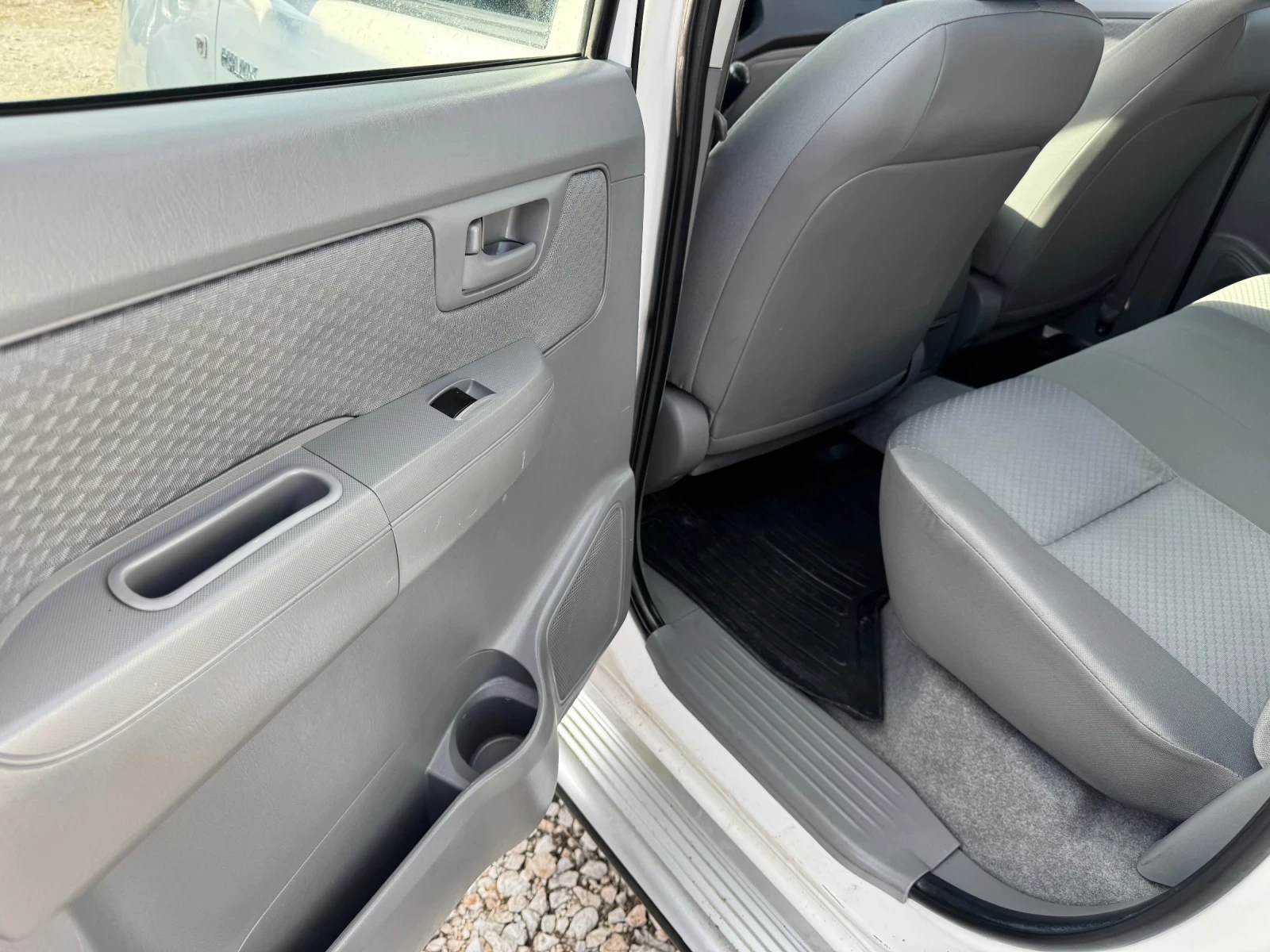 Toyota Hilux 2.5 d4d 100хил км  | Mobile.bg — изображение 16