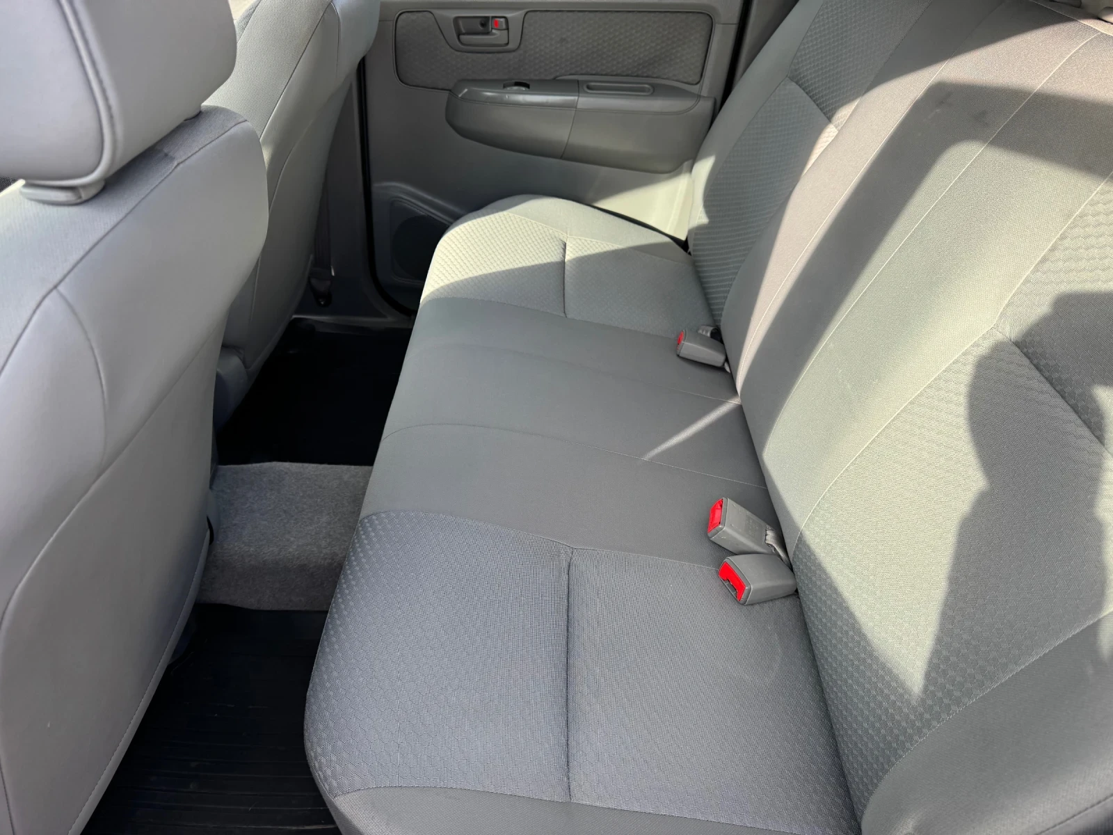 Toyota Hilux 2.5 d4d 100хил км  | Mobile.bg — изображение 17