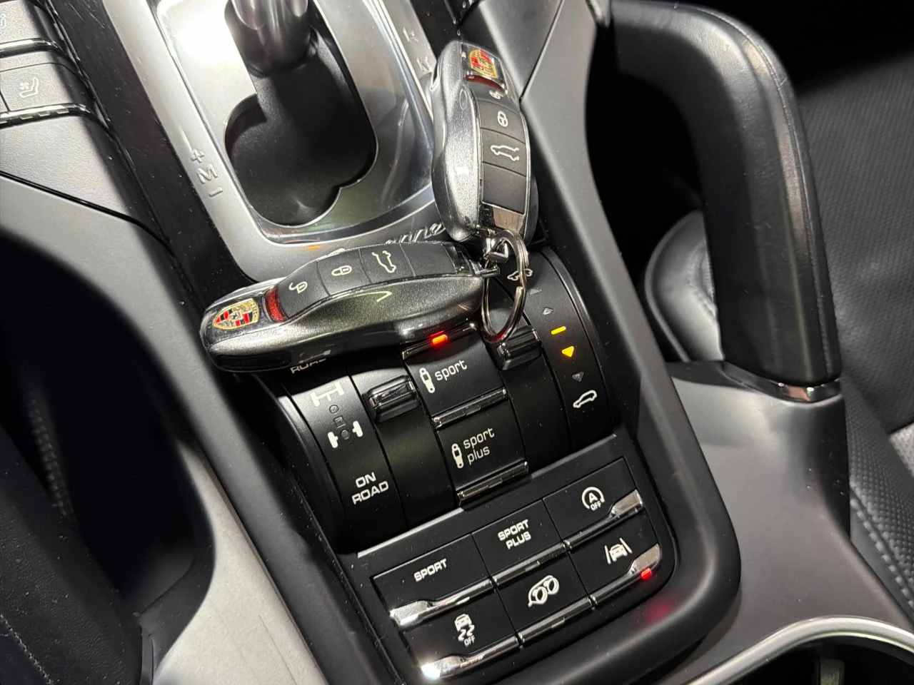 Porsche Cayenne * GTS* ОБДУХВАНЕ* ПАНОРАМА* 360КАМЕРА* KEY LESS* , снимка 11 - Автомобили и джипове - 53977072