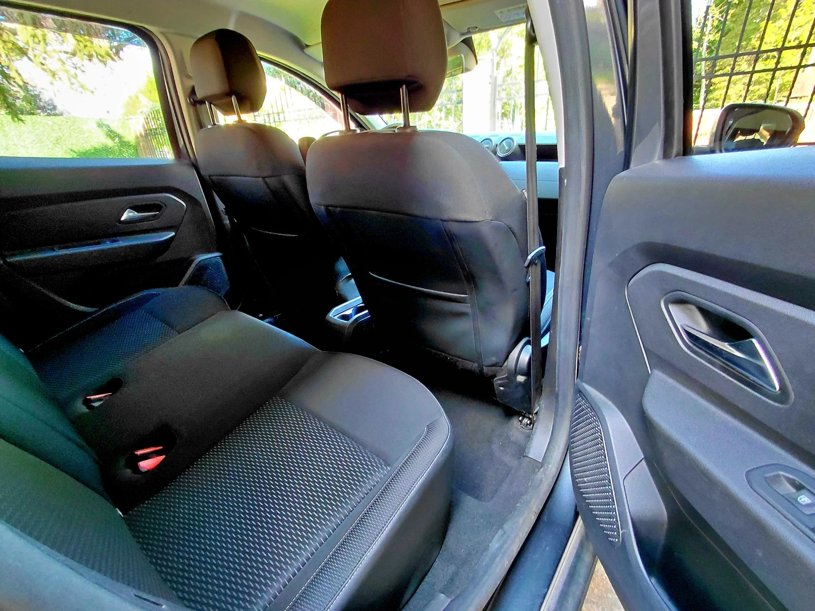 Dacia Duster 4х4 от България 120хил. 1.5 D отл.състояние, снимка 11 - Автомобили и джипове - 54479712