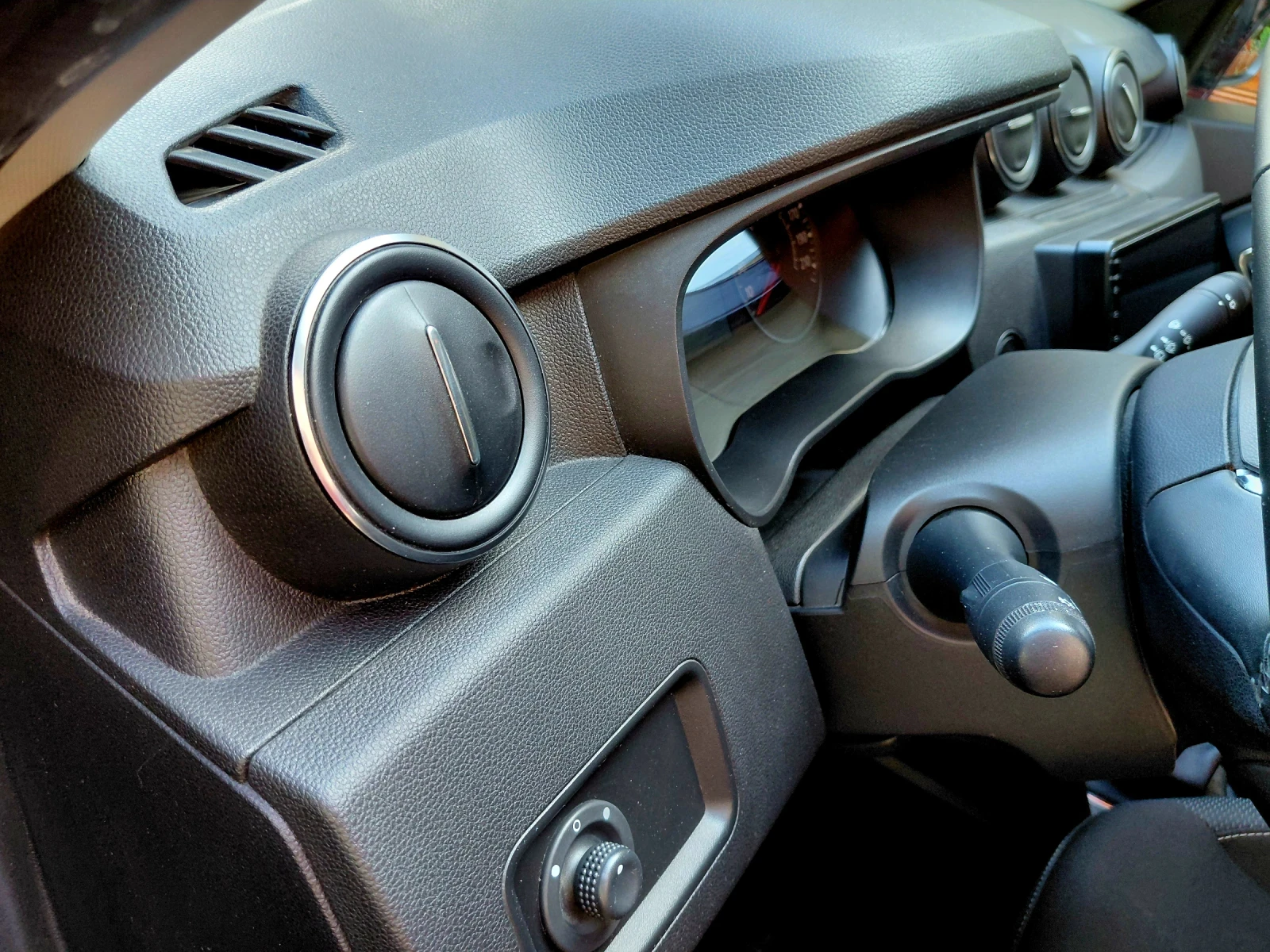Dacia Duster 4х4 от България 120хил. 1.5 D отл.състояние, снимка 14 - Автомобили и джипове - 54479712