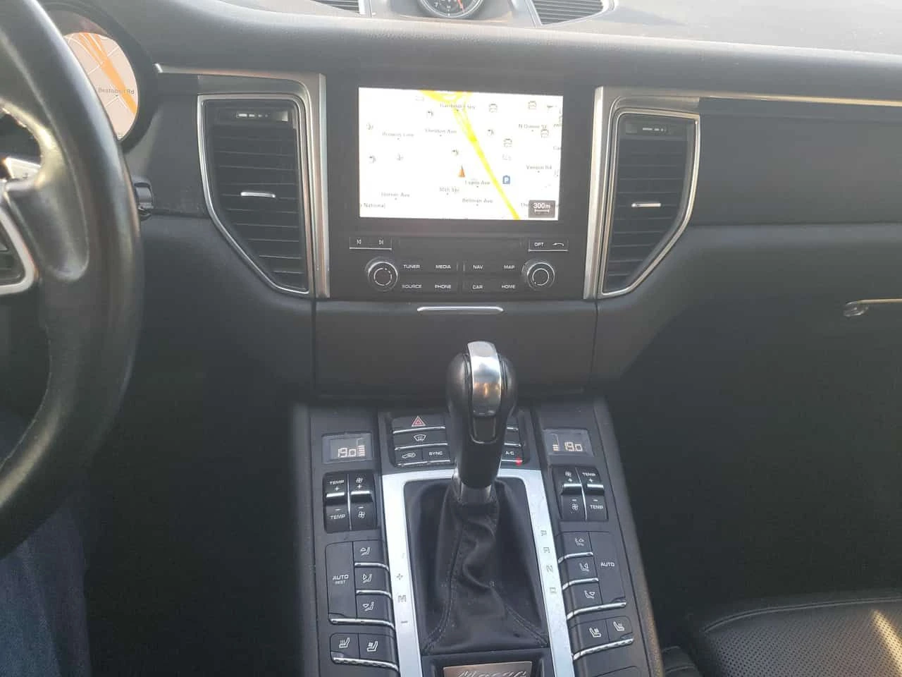 Porsche Macan * AWD * ПОДГРЕВИ* ОБДУХВАНЕ* ПАНОРАМА* , снимка 9 - Автомобили и джипове - 55254639