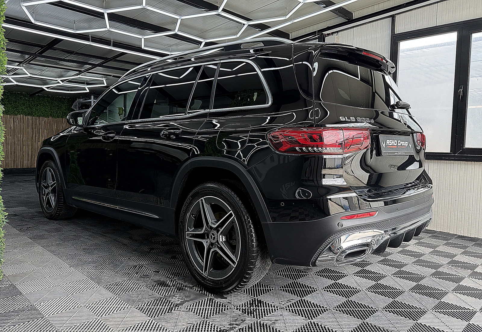 Mercedes-Benz GLB 200 AMG-line/KAMERA/ ECO START STOP/СОБСТВЕН ЛИЗИНГ, снимка 4 - Автомобили и джипове - 55259634