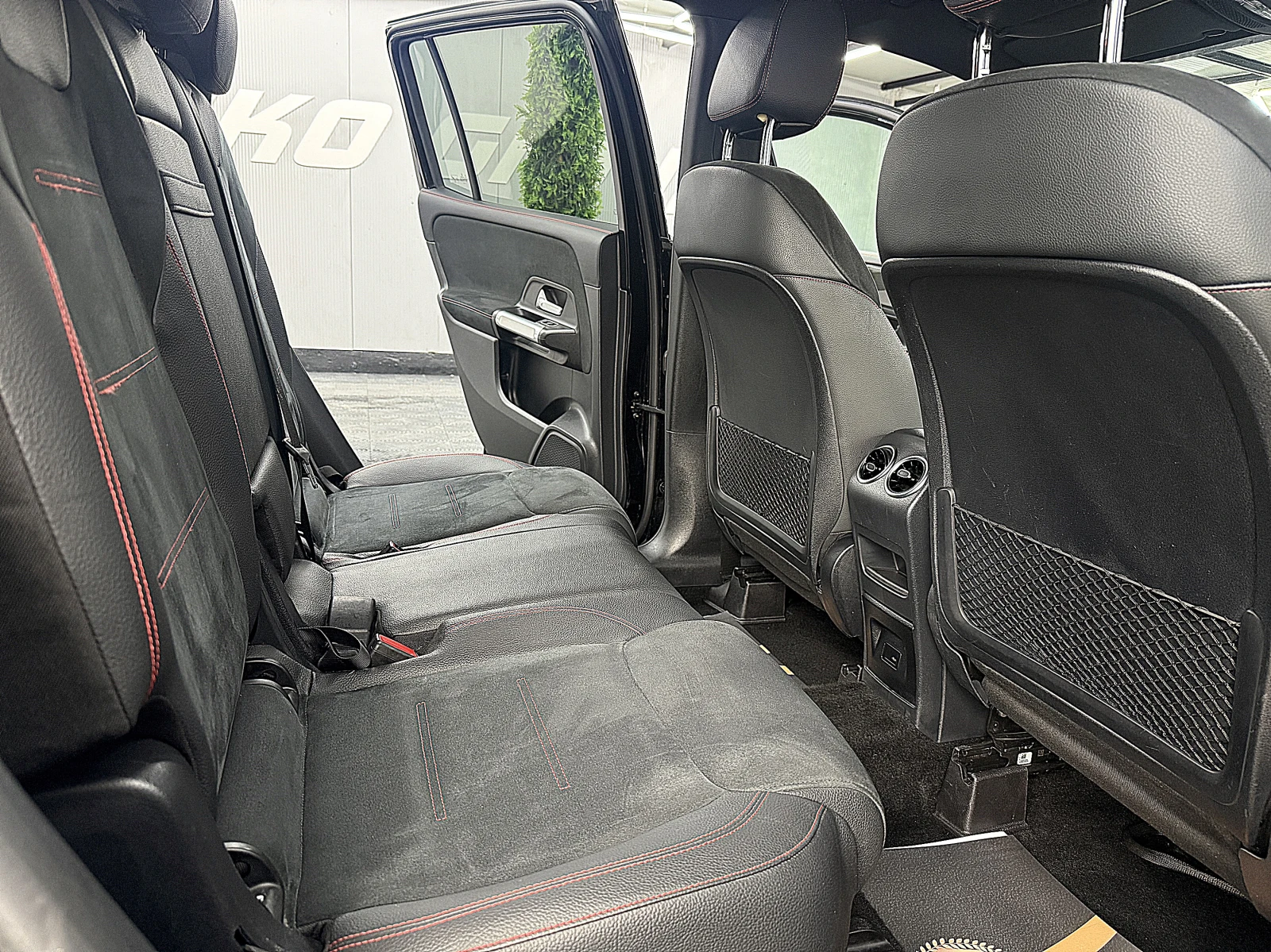 Mercedes-Benz GLB 200 AMG-line/KAMERA/ ECO START STOP/СОБСТВЕН ЛИЗИНГ, снимка 9 - Автомобили и джипове - 55259634