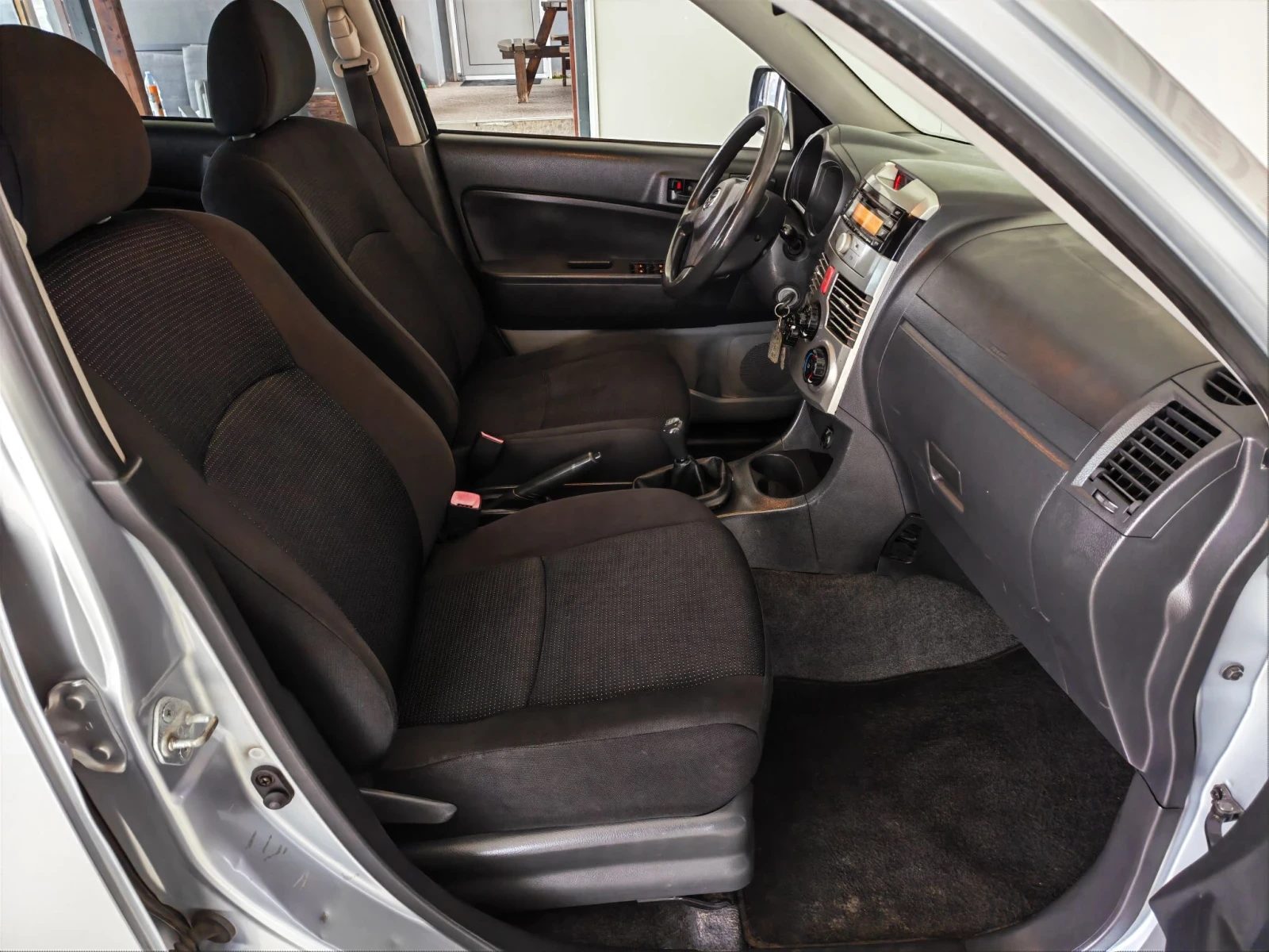 Daihatsu Terios 1.3 86kc 4x4, снимка 9 - Автомобили и джипове - 56669818