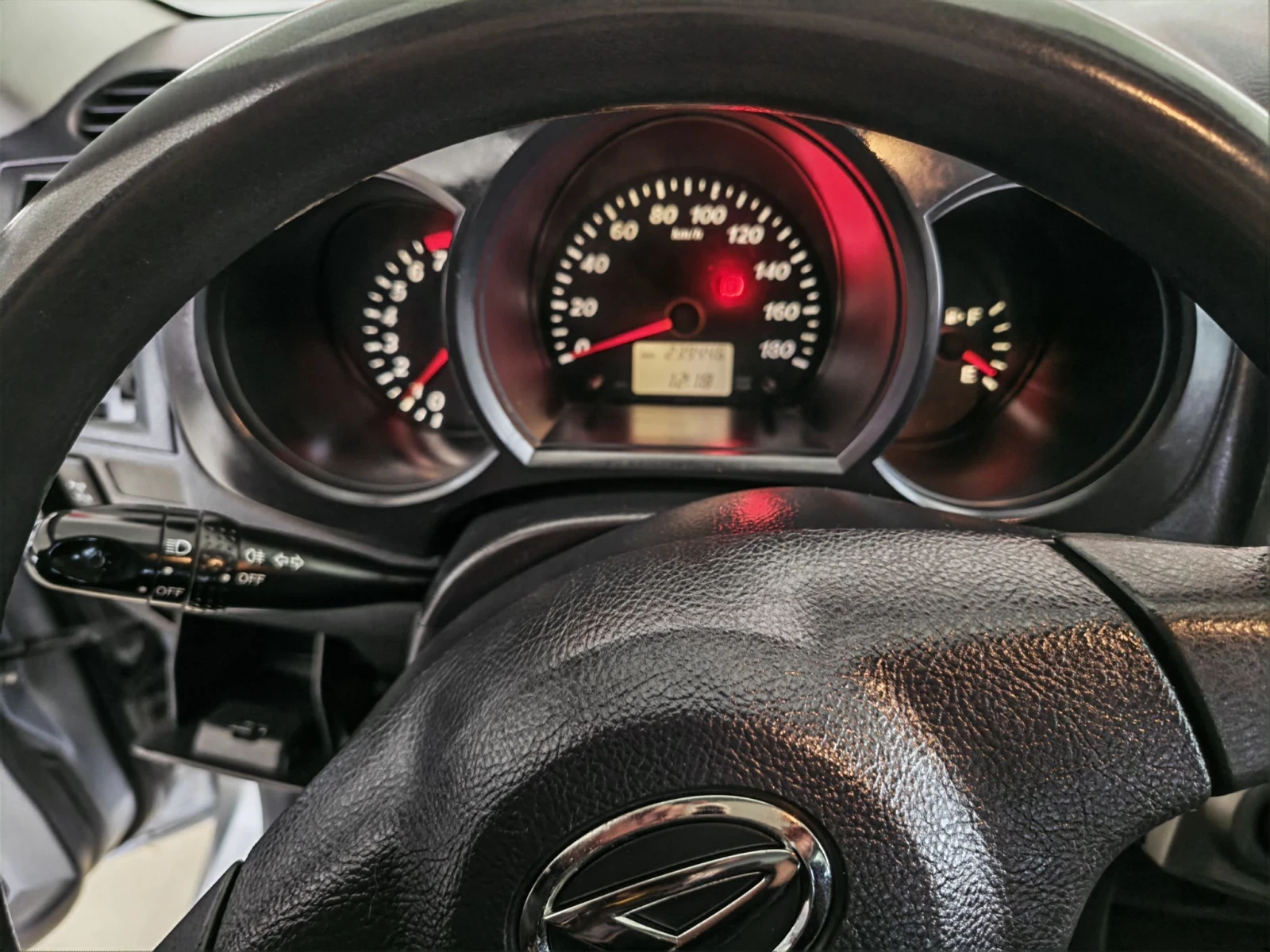 Daihatsu Terios 1.3 86kc 4x4, снимка 13 - Автомобили и джипове - 56669818