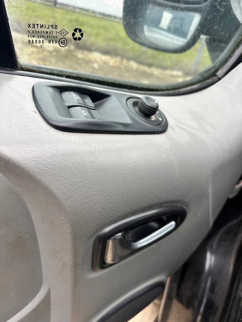 Opel Vivaro 2.0 CDTI 114 HK , снимка 11 - Бусове и автобуси - 53303147