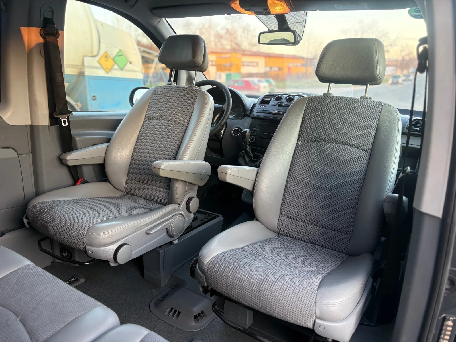 Mercedes-Benz Vito VIANO! КЛИМАТРОНИК! Парктроник! Темпомат! ТОП!ТОП!, снимка 12 - Бусове и автобуси - 53795300