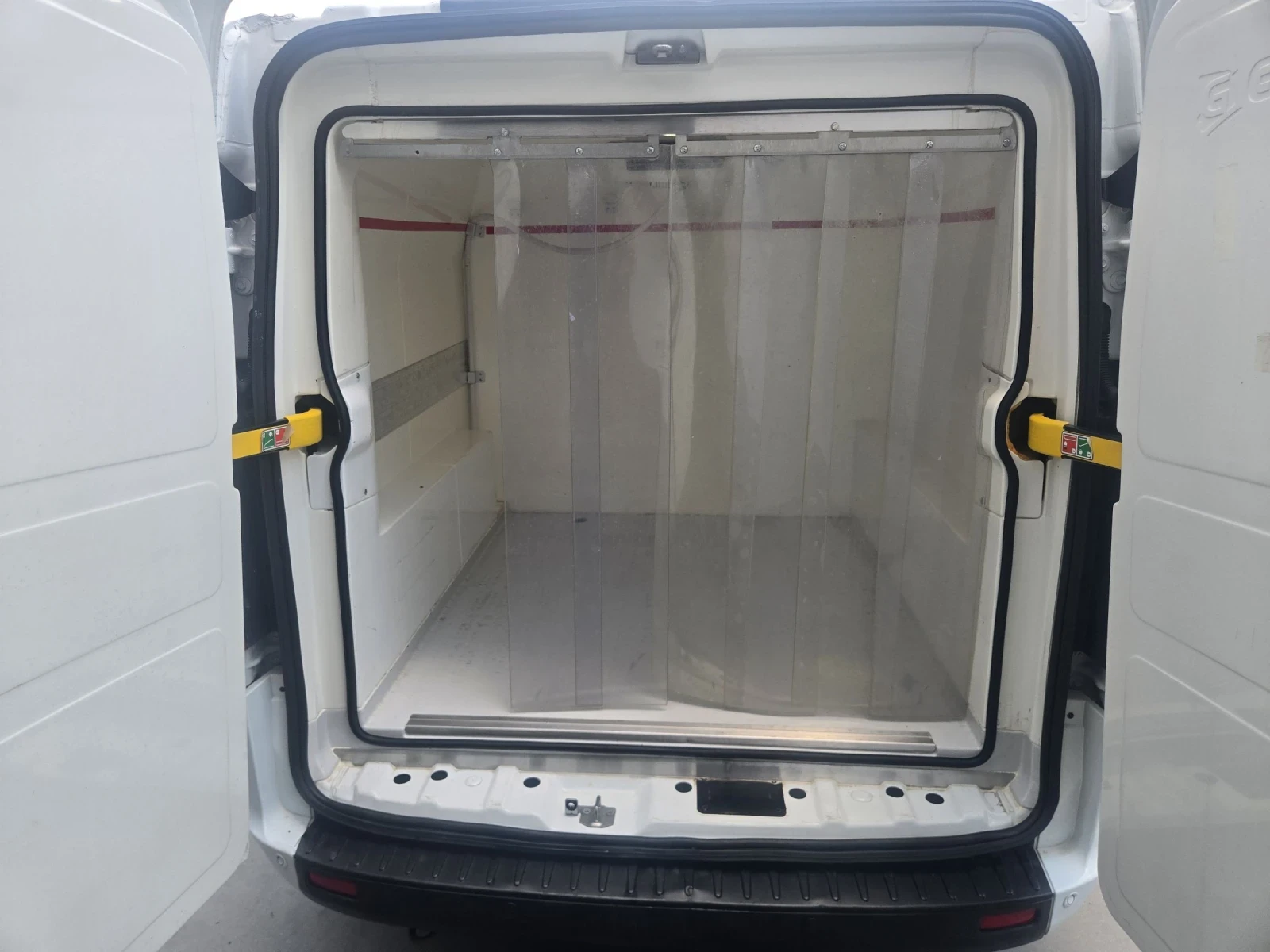 Ford Transit Custom, снимка 13 - Бусове и автобуси - 55121454