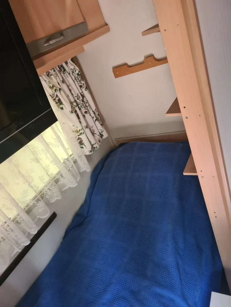 Каравана Knaus Eifelland 395 + форселт + втори покрив, снимка 12 - Каравани и кемпери - 52501696